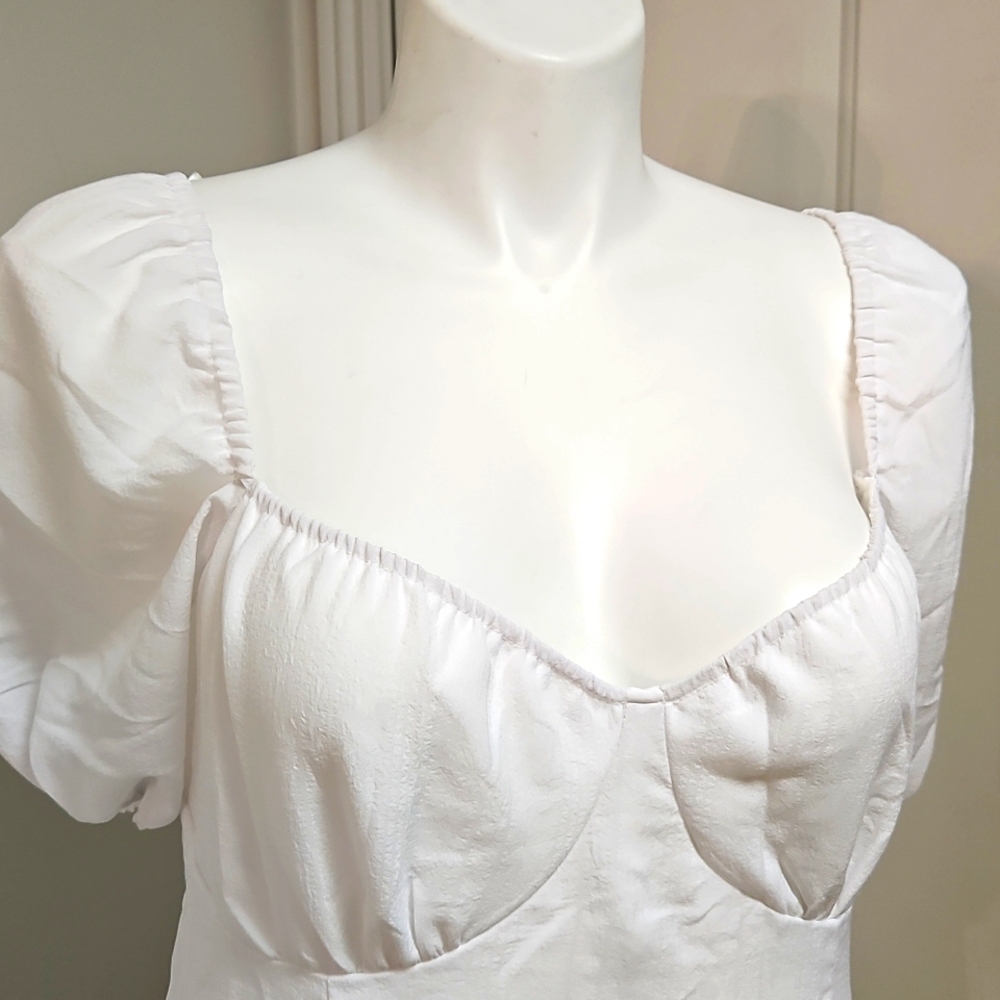 Divided White Sheath Mini Dress with Puff Sleeves - Picture 4 of 5